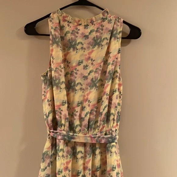 Medium Harper Wren Easter dress, buttons and a front tie. Flowery and flowy. - Picture 6 of 7